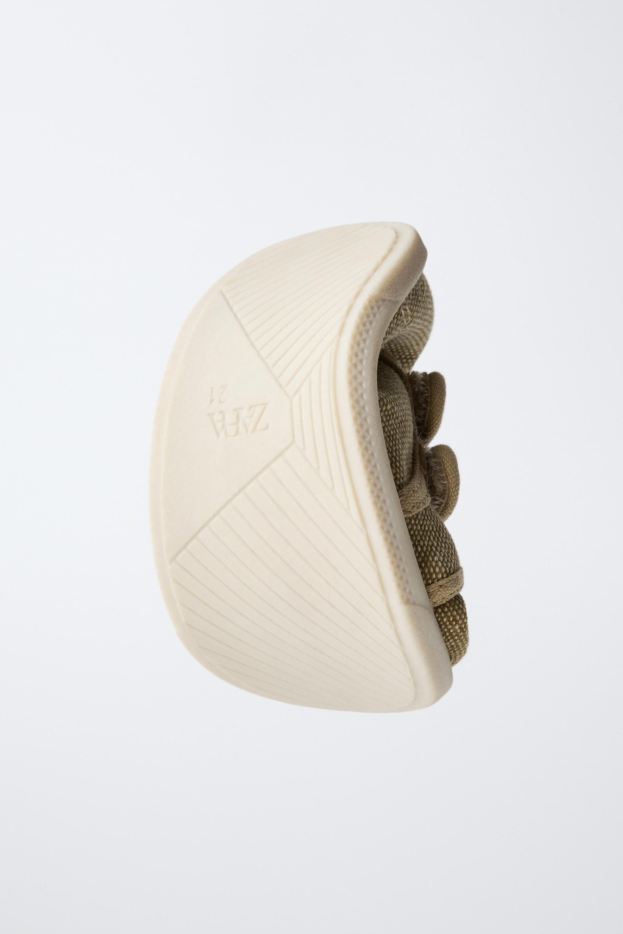 TENNIS TEXTILE BAREFOOT